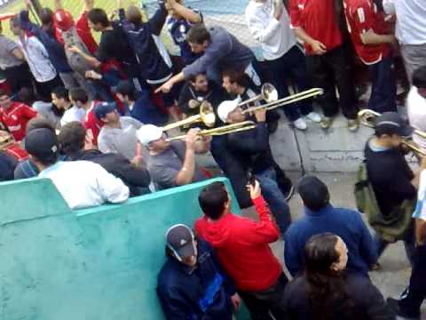 "Vs Banfield - Entra la banda.." Barra: La Barra del Rojo • Club: Independiente