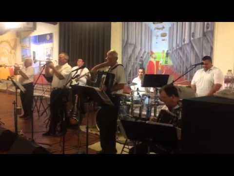 Incredible Music Makers - Looking, Looking Polka