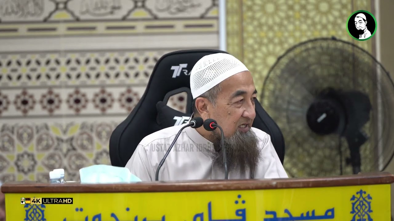 Hukum Berundur Dalam Solat Sebab Makmum Sebelah Berbau - Ustaz Azhar Idrus