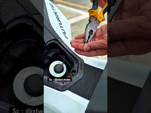 PCX tank cover stuck?? #shortvideo #tutorials #education #tipsntricks #modification #short