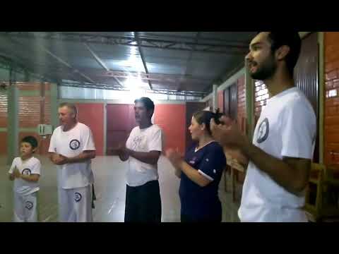 Aula de canto Academia de capoeira Chora Menino Mamborê.