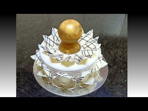 how to make simple design vennila cake with fresh cream and chocolate garnish