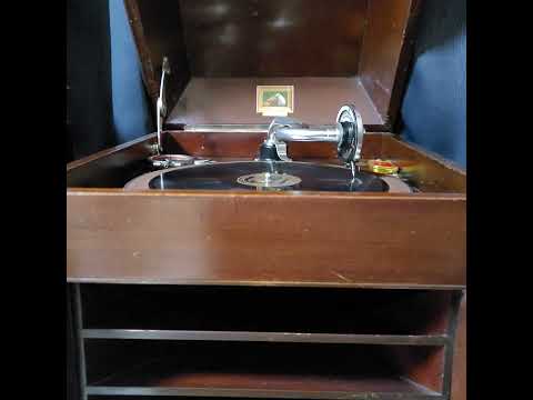 Bing Crosby（ビング・クロスビー）♪I Cross My Fingers♪ 1950年 78rpm record. HMV Model No 127 Gramophone.