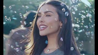 Video zu 'Bittersweet' ansehen Video zu 'Bittersweet' ansehen