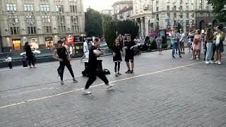 Didn&#39;t know digital farm animals. Khreshchatyk Street Dance