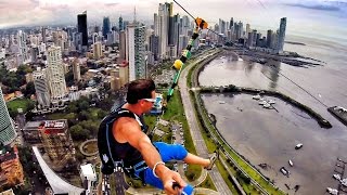 Смотреть онлайн Опасные прыжки с парашютом с городского здания