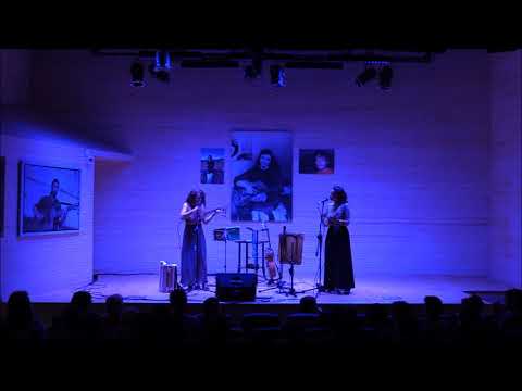 Camila Vaccaro y Carmen Lienqueo - Pupila de Águila