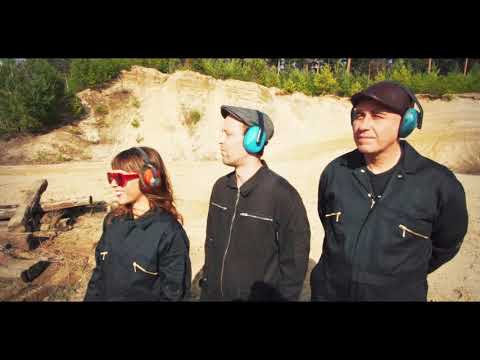 download lagu mp3 mp4 Acht Eimer Hühnerherzen, download lagu Acht Eimer Hühnerherzen gratis, unduh video klip Acht Eimer Hühnerherzen