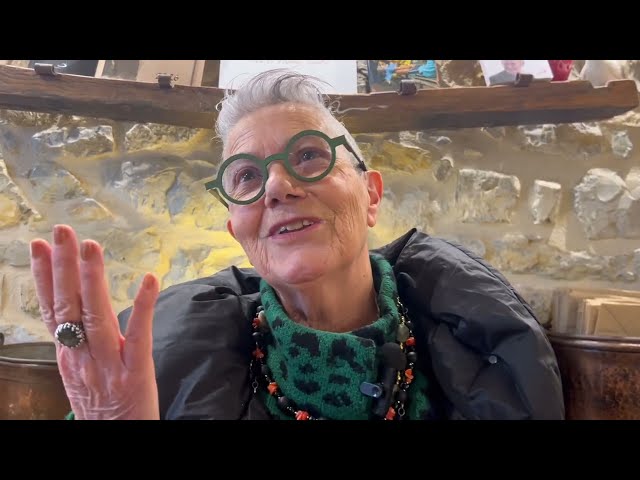 Vídeo relacionado con Lo snob nella società dello snobismo di massa (Piccola Biblioteca Oligo)
