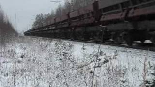 preview picture of video 'Full ore freight train climbing uphill at full power'