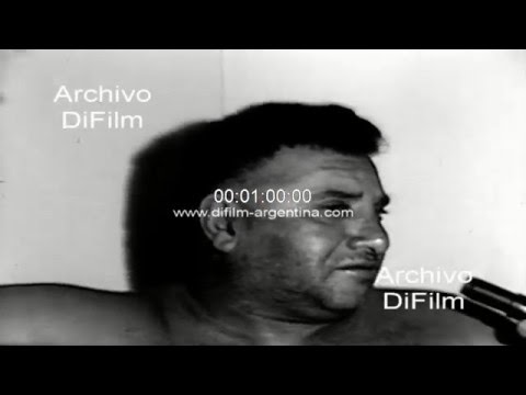 DiFilm - Antonio Abertongo pierde record de permanencia en el agua 1968