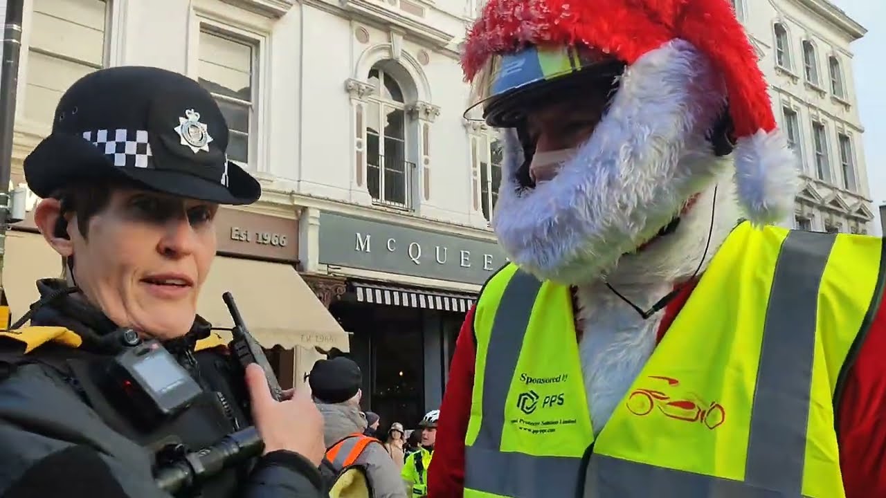 CHAOS at Bristol protest march 🧑🎄#santaonabike #gta