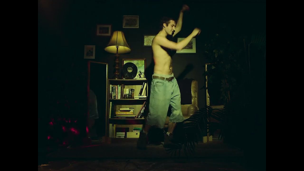 Miniature de la vidéo "there are bodies around me, doing things" du film "there are bodies around me, doing things"