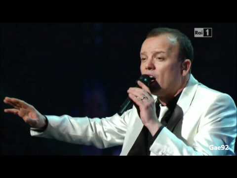 Gigi D'Alessio - Lacrime Napulitane - Radio City Music Hall