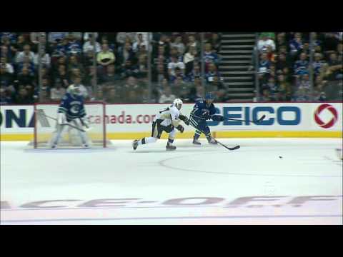 Canucks Vs Penguins - Keith Ballard 2-3 Goal 2011.10.06