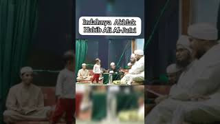 Download lagu Habib Ali Al-Jufri Mencium Tangan Anak Kecil mp3