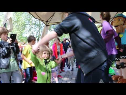 Emilie Helen og vennebyen i tangendyrepark(2)