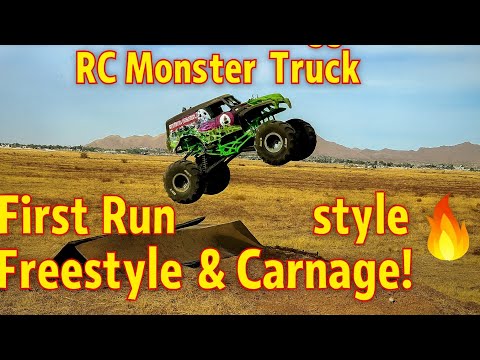 Axial SMT10 Grave Digger 4x4 RC Monster Truck – First Run Freestyle & Carnage! 🔥