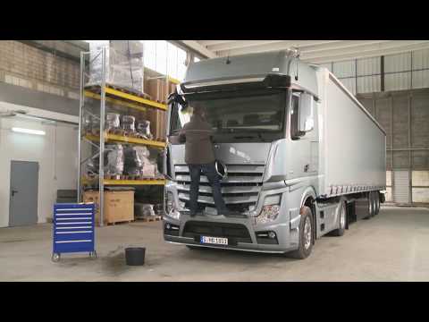 Mercedes-Benz Actros Tutorials - Cleaning the windscreen