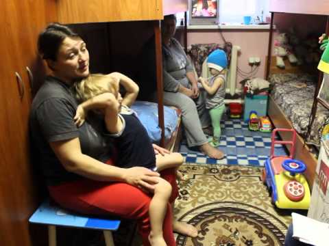 Украинских беженцев выселяют из временных лагерей