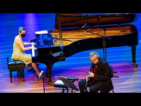 Paulo Sérgio Santos, clarinete e Maria Teresa Madeira, piano