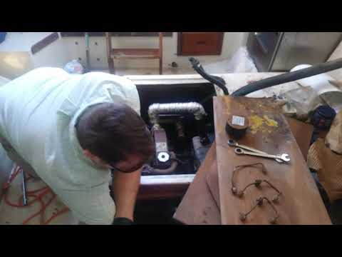 Catalina yatch named no ma'am. S1 E6 engine disassembly and inspection