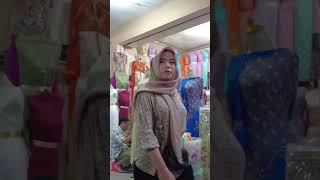 Download lagu Indonesian girls and women in the Traditional market #shorts #cinematicbeauty #part8 mp3