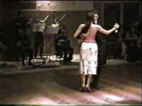  Ernesto Candal  and  Vanina Lorena Iurisci  are  dancing  to  the  tango  "  A Evaristo Carriego  "