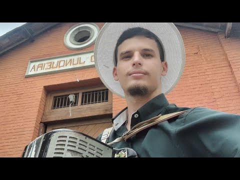 tocando o estribilho do canarinho🐦na folia de reis Costa Melo de Recreio-MG no dia (31/12/22)2023🎶🎇🎆