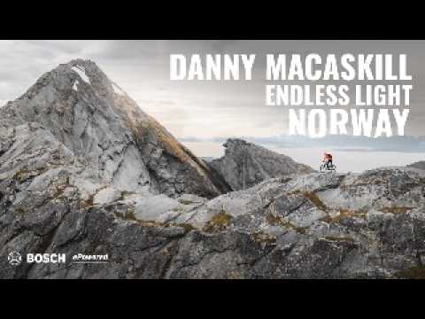 Danny MacAskill visita la Norvegia in sella a una Santa Cruz Vala GX AXS