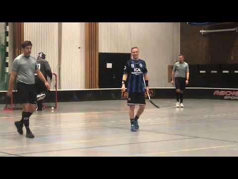 Petteri Luokkanen gör straffmål för Hisingskärra IBK mot Kärra IBK 2021-10-29