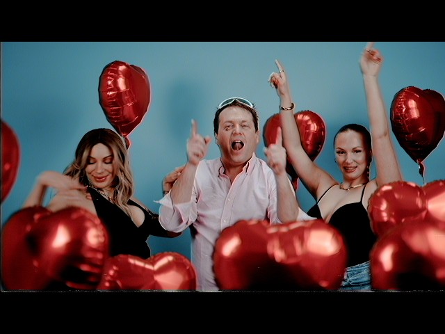 MON AMOUR jetzt Video ansehen