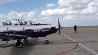 preview picture of video 'T-6 Texan II Taxing at Laughlin AFB, TX'