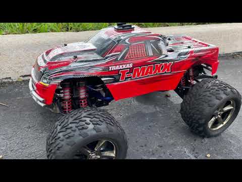 TRAXXAS TMAXX 3.3 nitro vs XMAXX 8s