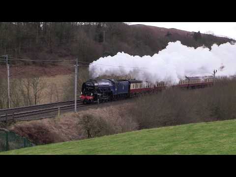 60532 Blue Peter Hammers through Oxenholme Unassisted on the Cumbrian Mountaineer 12/2/26.