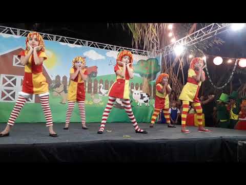 Coreografia da Emília. CENTRO EDUCACIONAL ATENAS