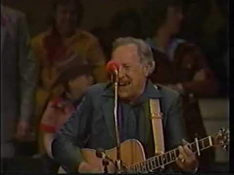 Bill Carlisle and the Carlisles - "Leave That Liar Alone" (Opry Live)