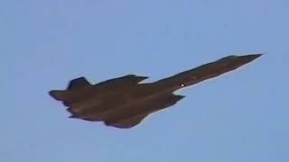 SR-71A Blackbird low-pass with  afterburners ! wow what a brutal sound