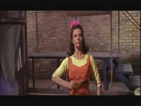 West Side Story 1961 - "I feel pretty"