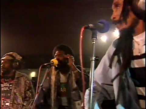 Israel Vibration - Pretty Woman (live with Roots Radics, Dutch TV 1997, 2 Meter Sessies)