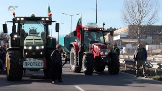 Трактори блокираха два международни пътя в Хасково