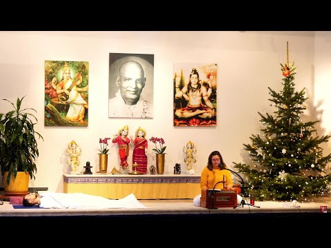 Mantrayogastunde mit Katyayani - Yoga Vidya Ashram Live - 9:15 Uhr 04.12.2021