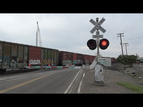 *New LED Light* UP 7730 Manifest With BNSF DPU North - S Mckinley Ave. Railroad Crossing Stockton CA