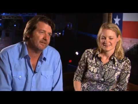 Bruce Robison & Kelly Willis Perform "Departing Louisiana" on The Texas Music Scene TV