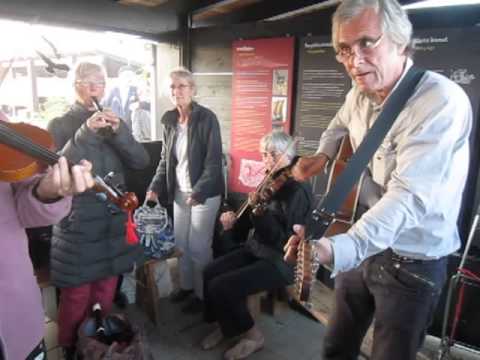 "Alt så trækker vi trøjen af" fannik - Danish folkdancemusic