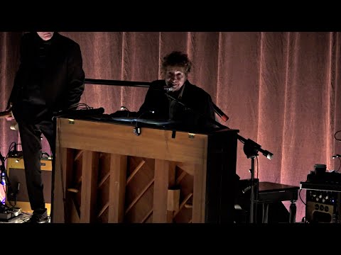Bob Dylan - Greeting the audience and band intro -  Beacon Theatre, New York City, Nov, 21, 2021