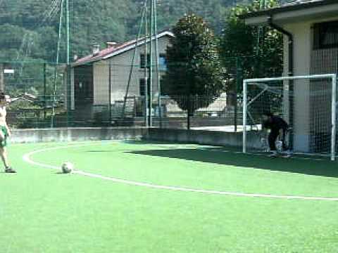 mario cassano para rigore a bucchi