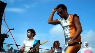 2 Skinnee J&#39;s 3 Minutes 2nd lido deck show