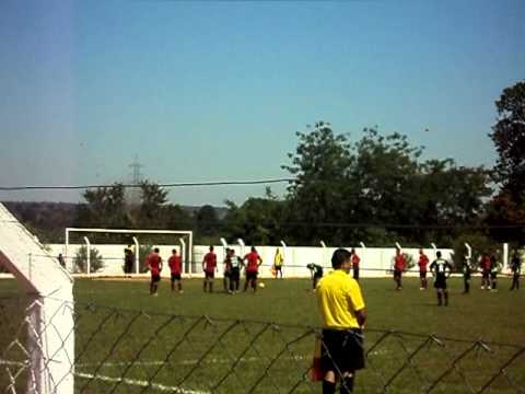 Renan Alves cobrando penalti