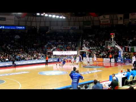 Varese – Cantù: Bryant Dunston spettacolare